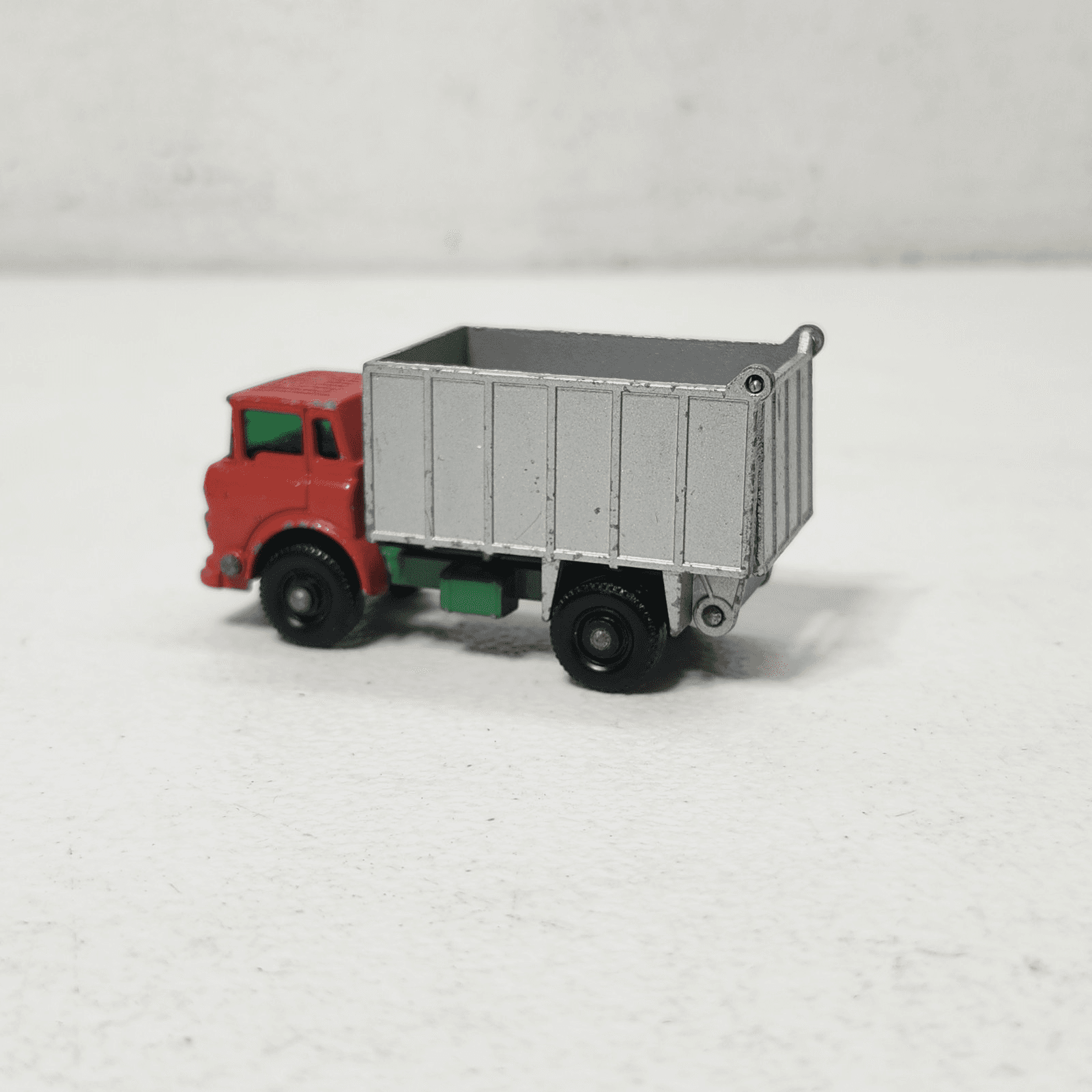 Vintage Lesney GMC Tipper Truck No 26 Matchbox 1/64 Series Toy Vehicle - Thumbnail 8