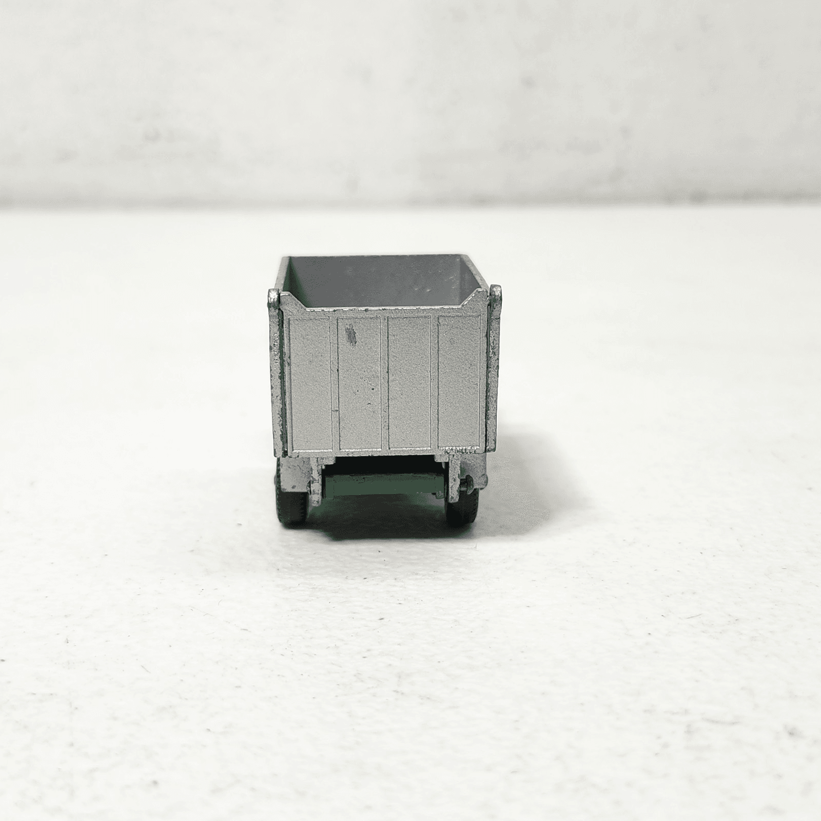 Vintage Lesney GMC Tipper Truck No 26 Matchbox 1/64 Series Toy Vehicle - Thumbnail 7