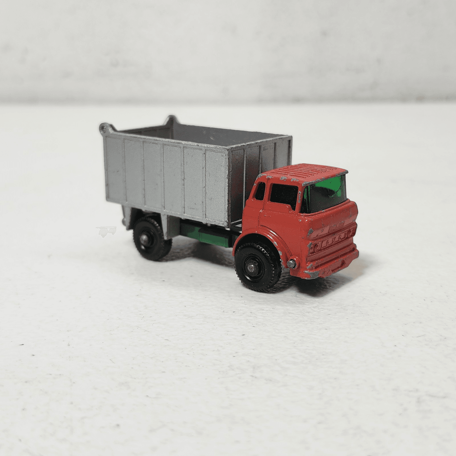 Vintage Lesney GMC Tipper Truck No 26 Matchbox 1/64 Series Toy Vehicle - Thumbnail 4
