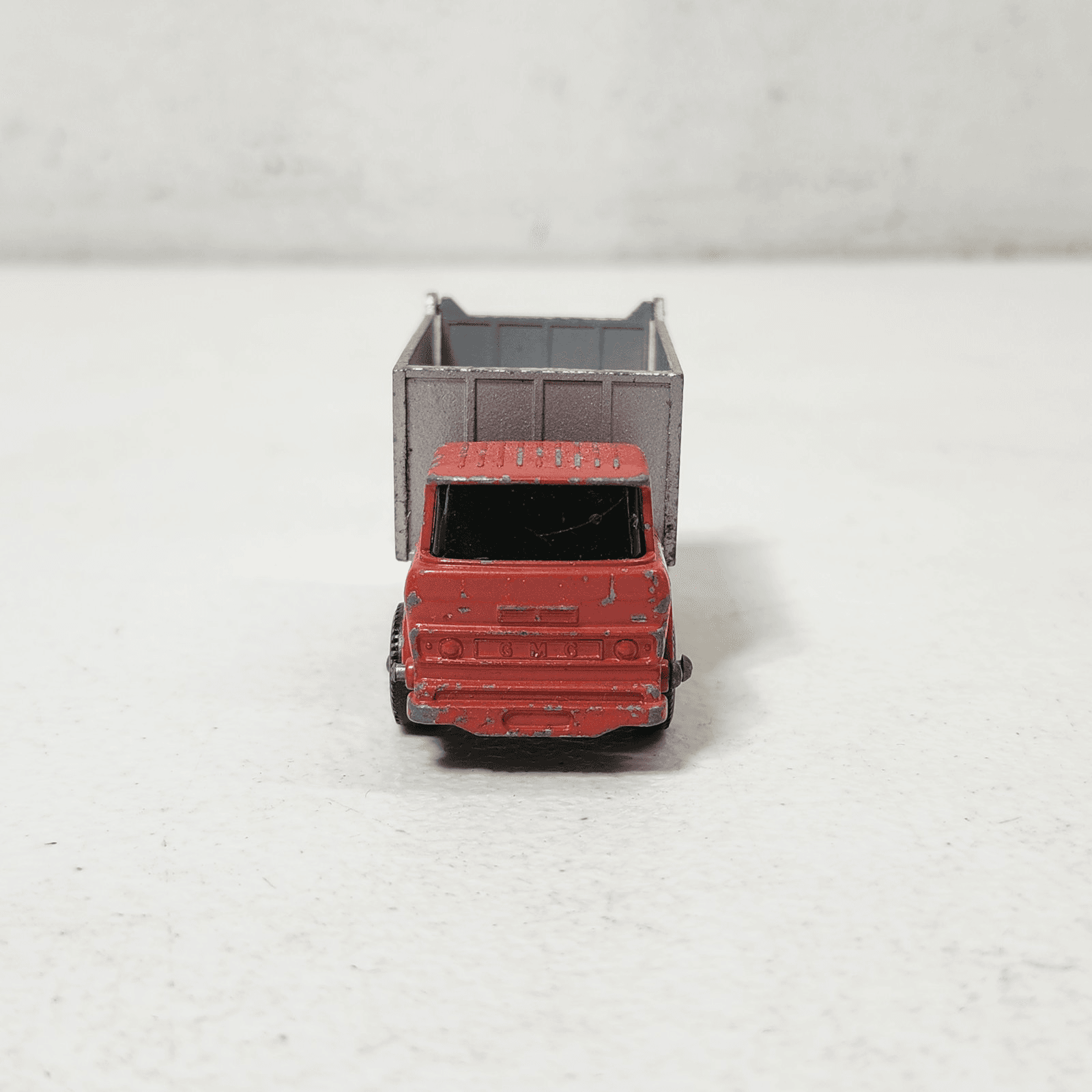 Vintage Lesney GMC Tipper Truck No 26 Matchbox 1/64 Series Toy Vehicle - Thumbnail 3