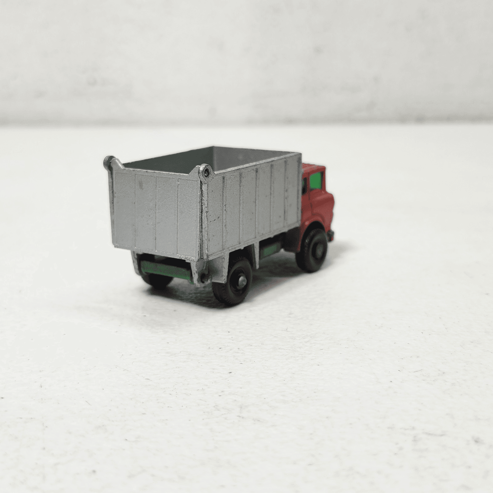 Vintage Lesney GMC Tipper Truck No 26 Matchbox 1/64 Series Toy Vehicle - Thumbnail 6