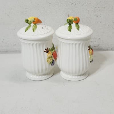Vintage Salt & Pepper Shakers with 3D Vegetable Garden Theme Design - Thumbnail 5
