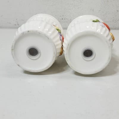 Vintage Salt & Pepper Shakers with 3D Vegetable Garden Theme Design - Thumbnail 7
