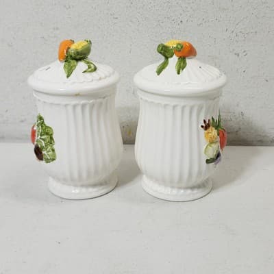 Vintage Salt & Pepper Shakers with 3D Vegetable Garden Theme Design - Thumbnail 3