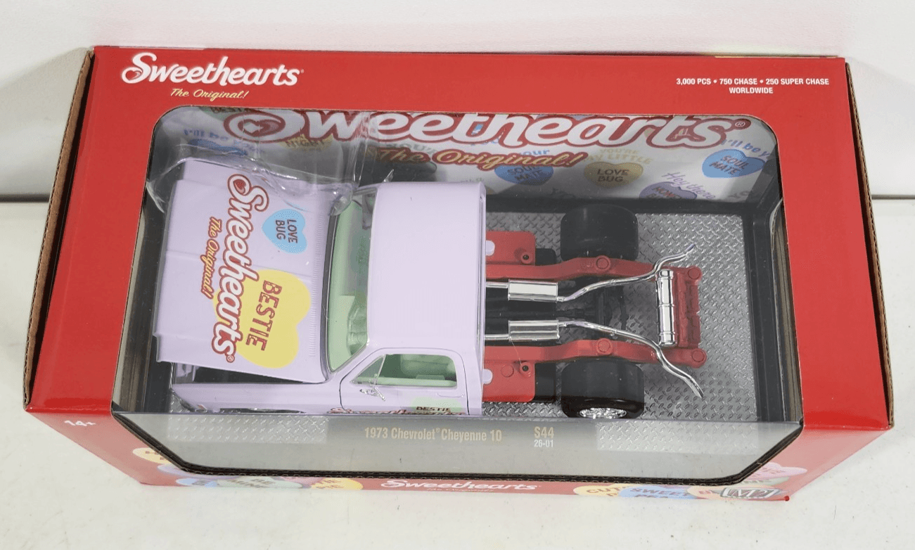 M2 Machines 1/24 Sweethearts 1973 Chevrolet Cheyenne 10 Truck Valentines S44 NEW - Thumbnail 4
