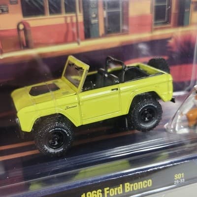 M2 Machines 1966 Ford Bronco Car 1/64 Toy Vehicle Diorama NEW - Thumbnail 5