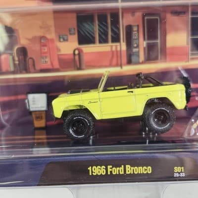 M2 Machines 1966 Ford Bronco Car 1/64 Toy Vehicle Diorama NEW - Thumbnail 3