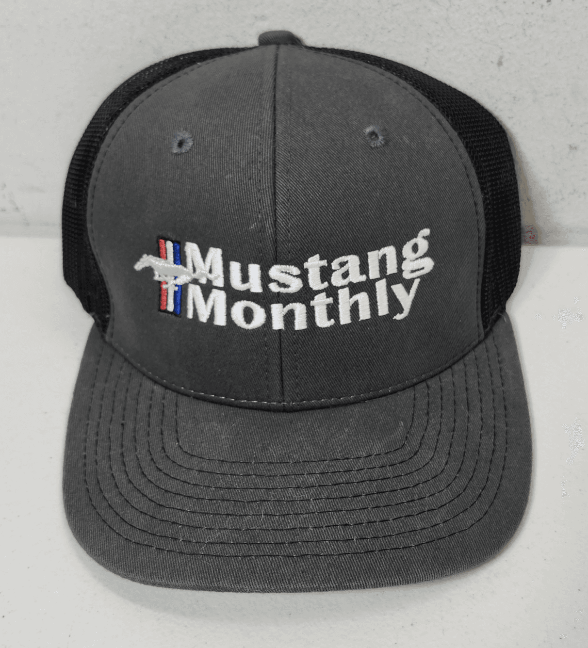 Mustang Monthly Men’s Gray Black SnapBack Hat Trucker Cap OSFM - Thumbnail 2