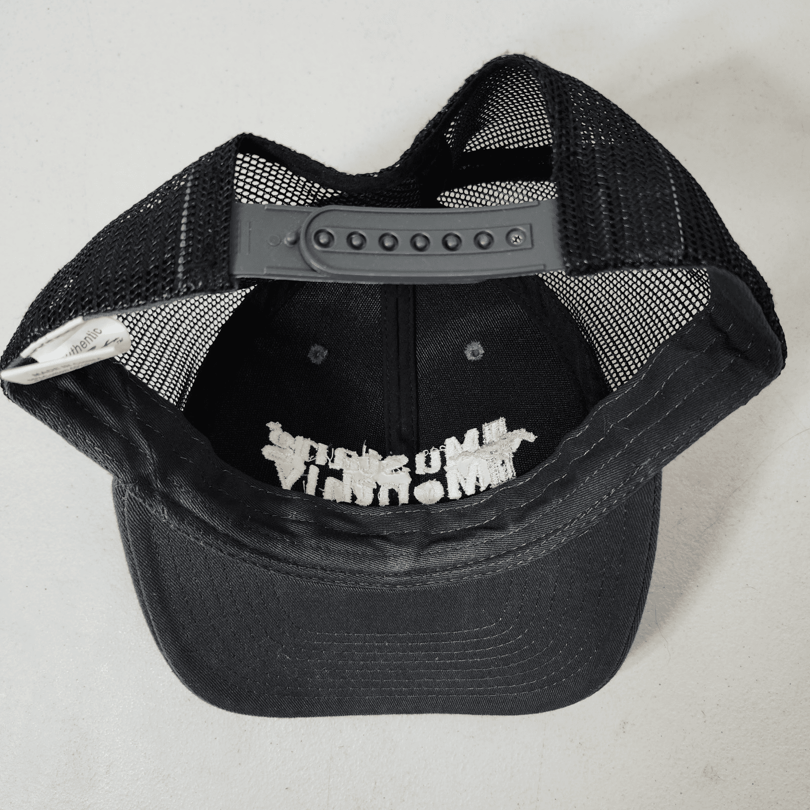 Mustang Monthly Men’s Gray Black SnapBack Hat Trucker Cap OSFM - Thumbnail 8