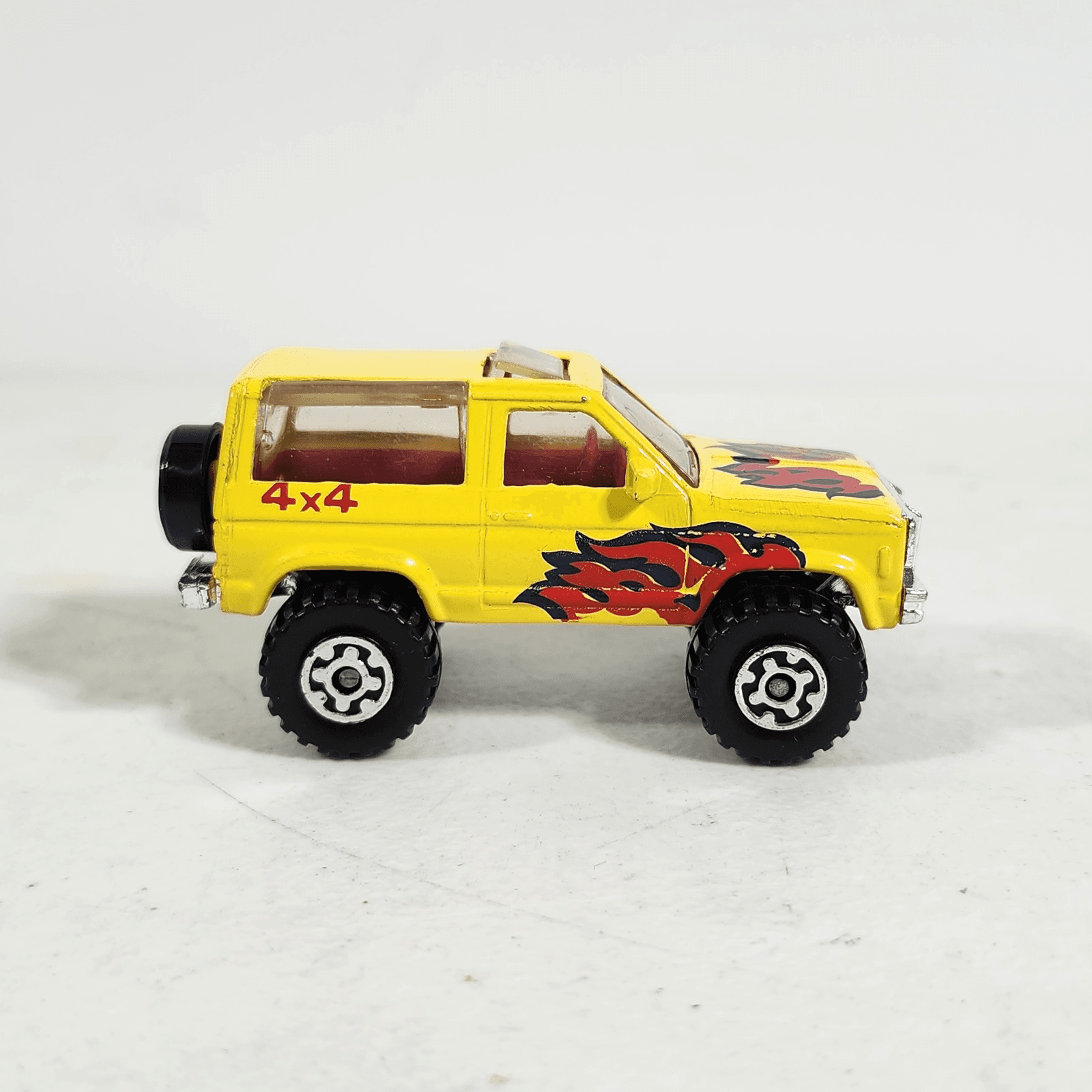 Vintage Matchbox Superfast Ford Bronco 4x4 Yellow Car 1/64 Toy Vehicle Loose - Thumbnail 2