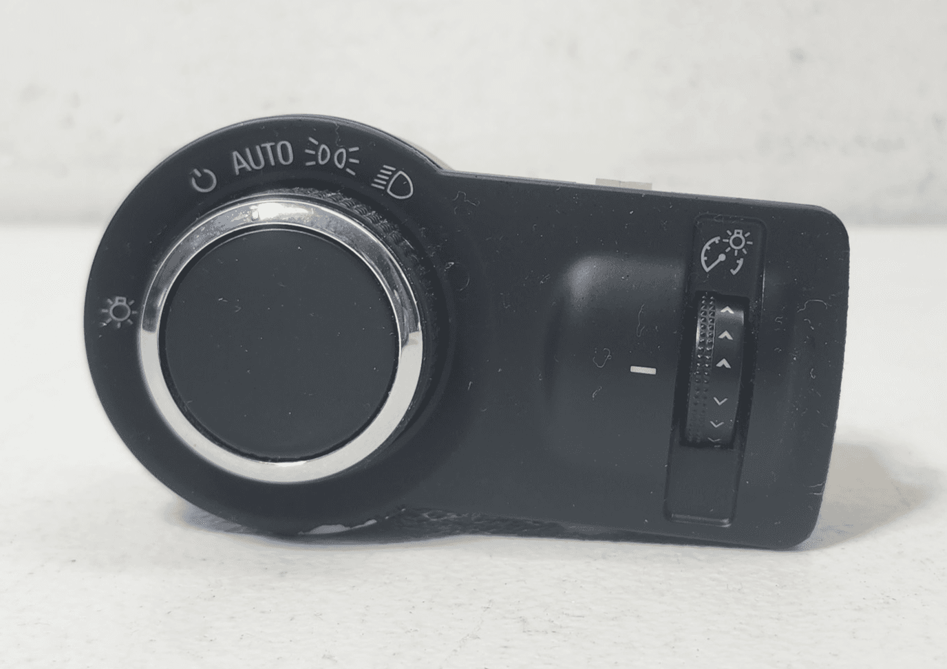 2011-2016 Chevrolet Cruze Headlight Dimmer Control Switch Assembly