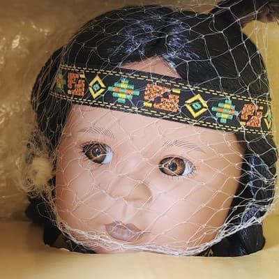 Brave And Free Native Doll Signed BY Artist Perillo Vintage Danbury Mint 1992 - Thumbnail 2