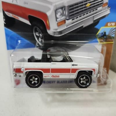 2025 Hot Wheels '75 Chevy Blazer Custom HW Dirt White 1/64 Toy Vehicle NEW - Thumbnail 2
