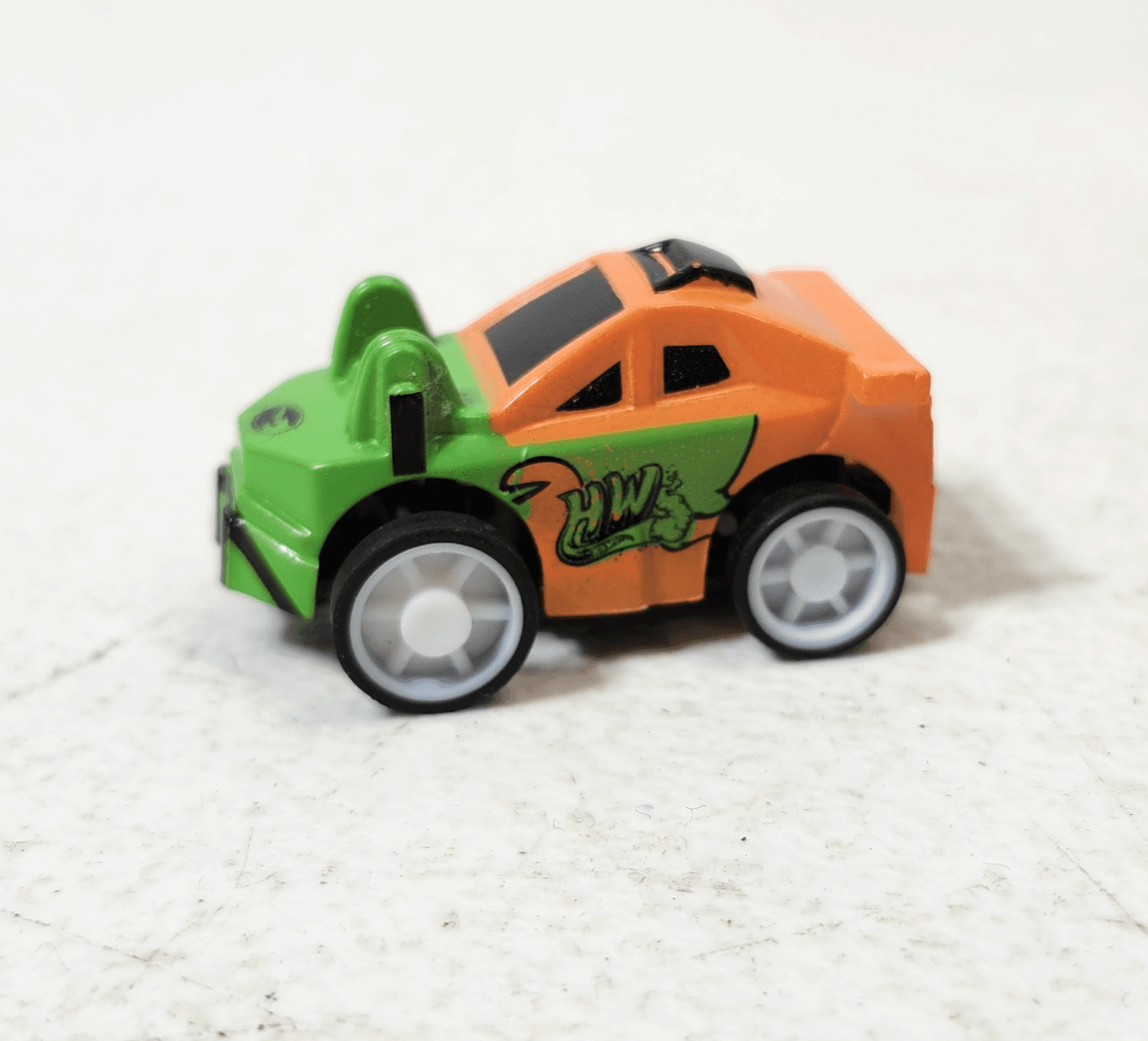 Hot Wheels Micro Mini Orange Green Pull-Back Car Toy Vehicle