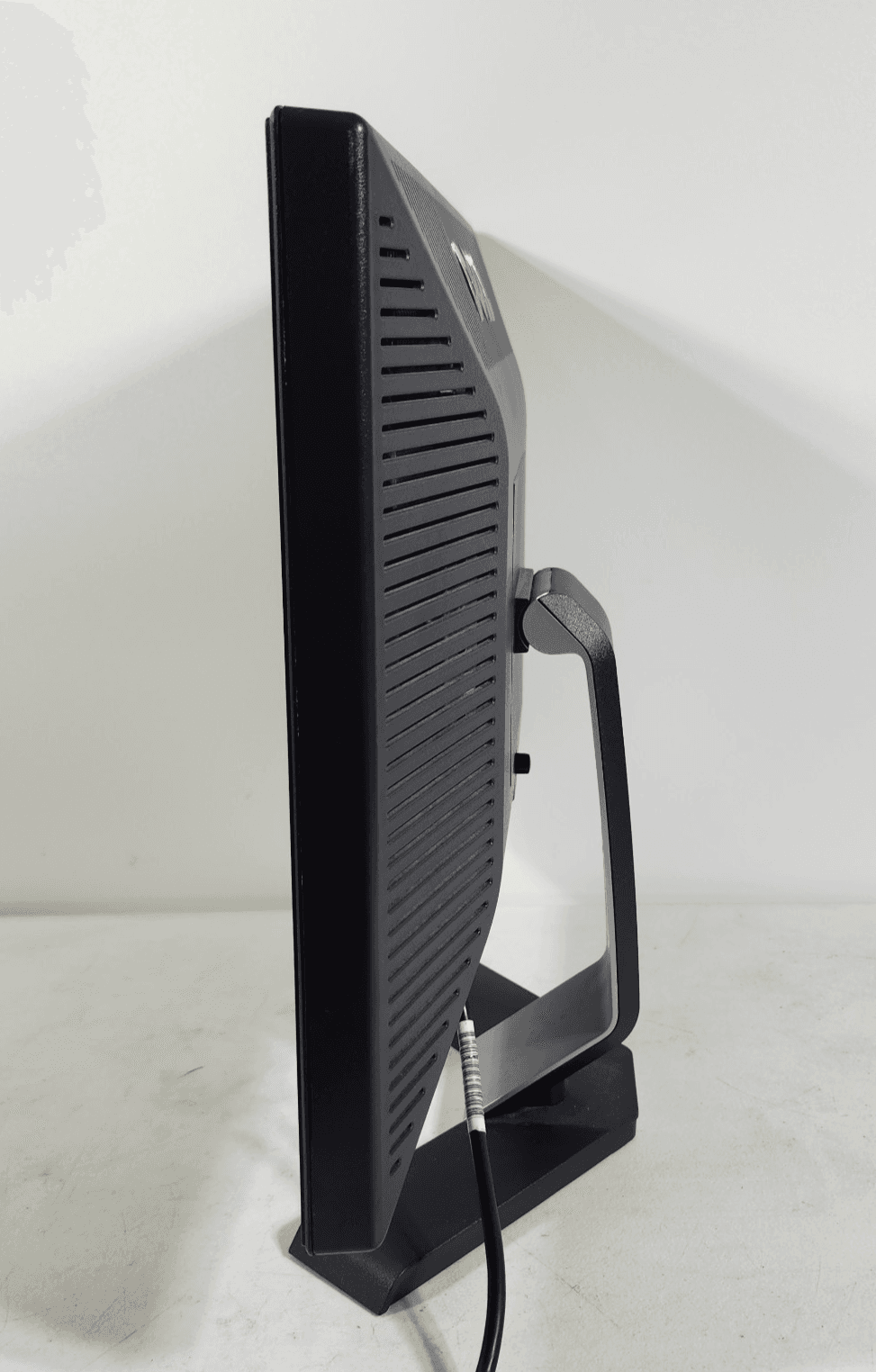 Dell E196FPF LCD Monitor Computer Screen W/ Stand - Thumbnail 3