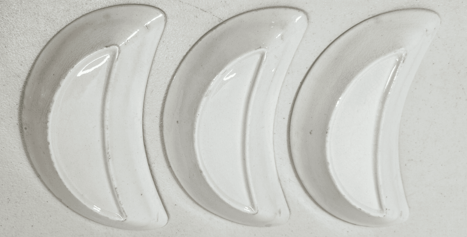 3 Crescent Shaped Trinket Dishes Keys Change Misc Home Decor Vintage - Thumbnail 8