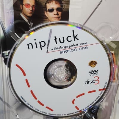 Nip Tuck The Complete 1st Season (DVD 5 Disc Set) TV Show - Thumbnail 4