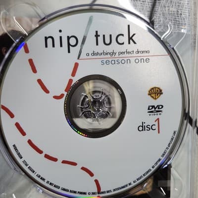 Nip Tuck The Complete 1st Season (DVD 5 Disc Set) TV Show - Thumbnail 6