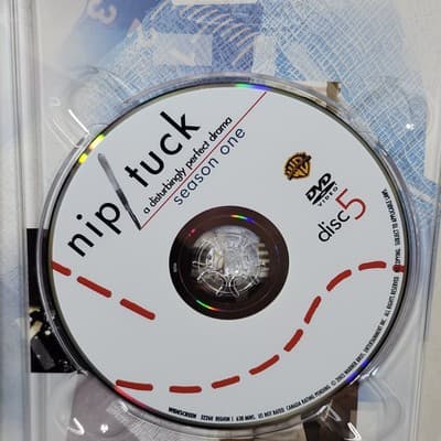 Nip Tuck The Complete 1st Season (DVD 5 Disc Set) TV Show - Thumbnail 2