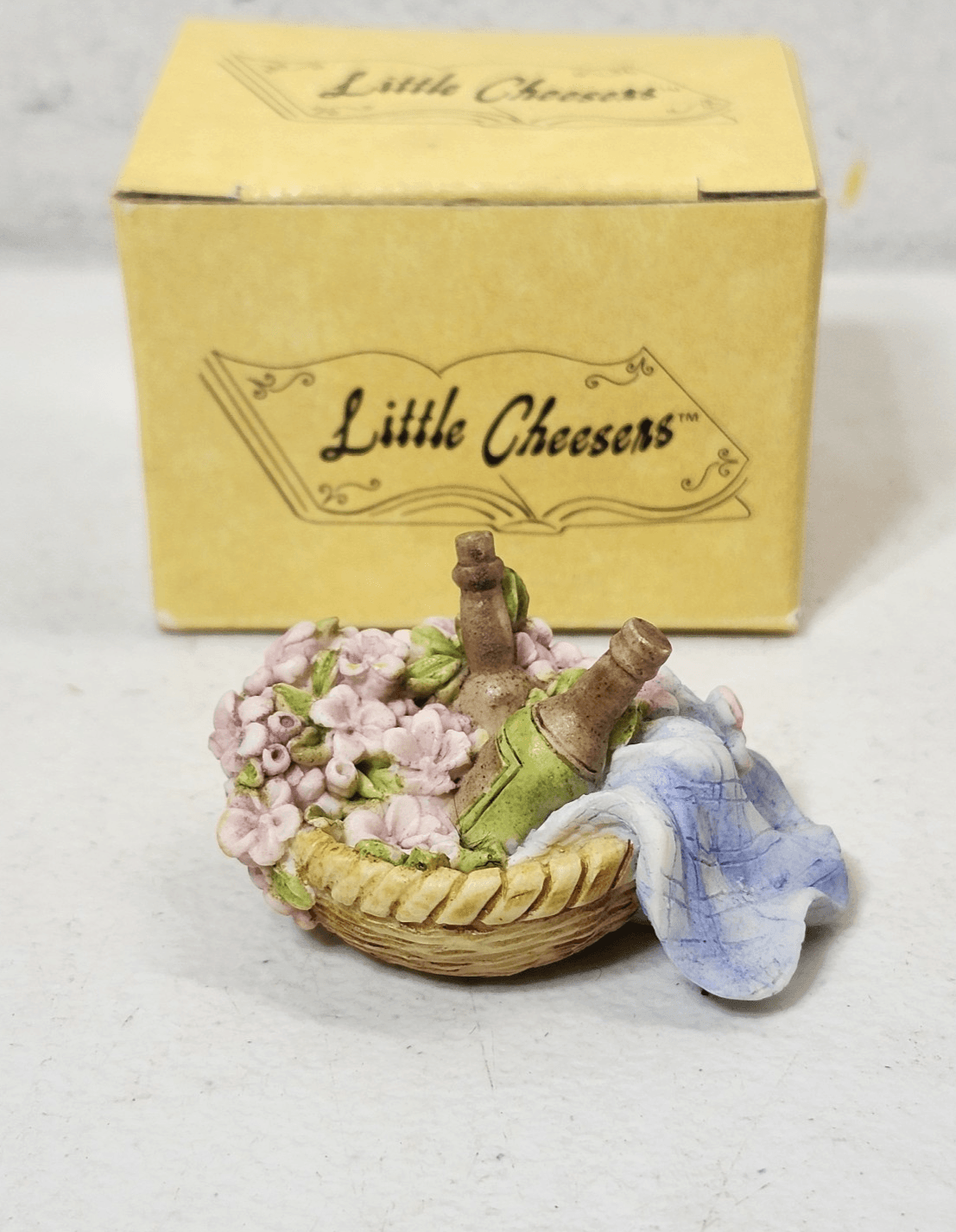 Vintage 1991 Ganz Little Cheesers Picnic Basket Figurine 05211