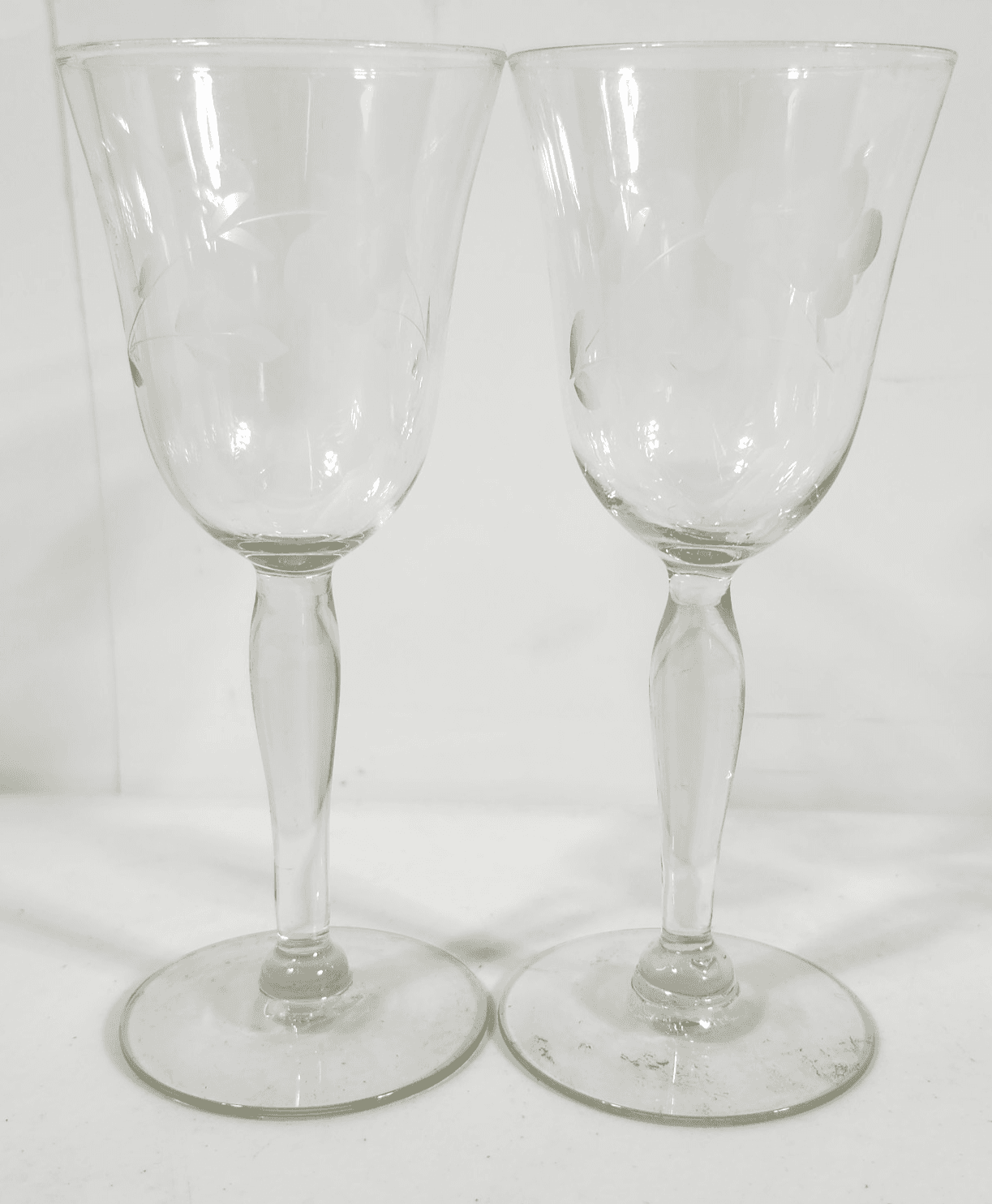 Tuscany Crystal Wine Glasses Etched Design 5.5" Home Bar Decor