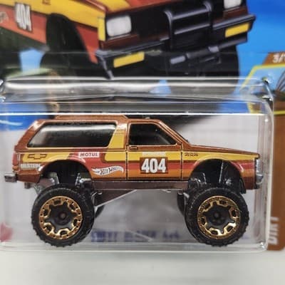 2025 Hot Wheels Chevy Blazer 4X4 Dirt Car 1/64 Toy Vehicle NEW - Thumbnail 2