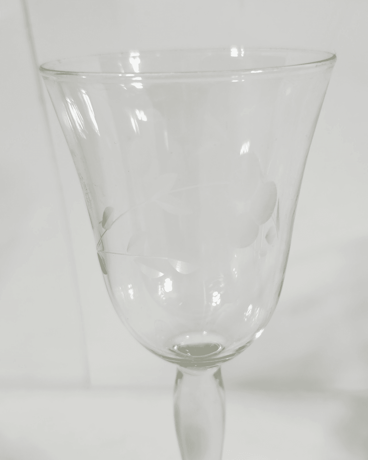 Tuscany Crystal Wine Glasses Etched Design 5.5" Home Bar Decor - Thumbnail 3