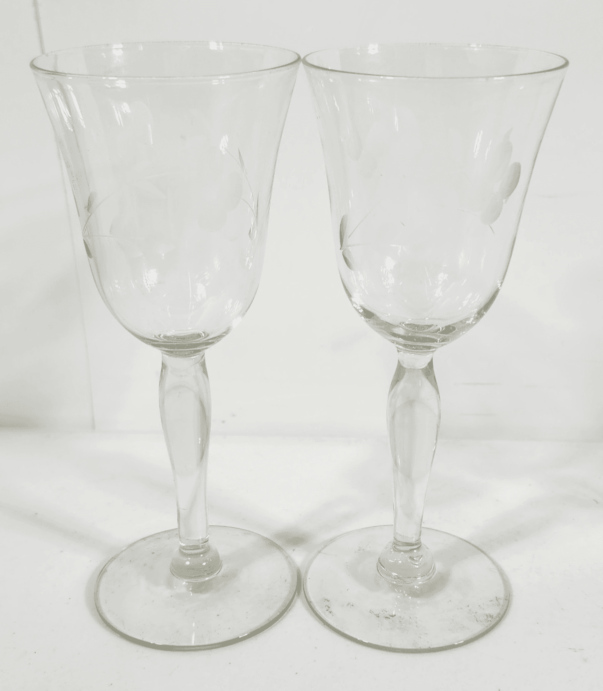 Tuscany Crystal Wine Glasses Etched Design 5.5" Home Bar Decor - Thumbnail 2