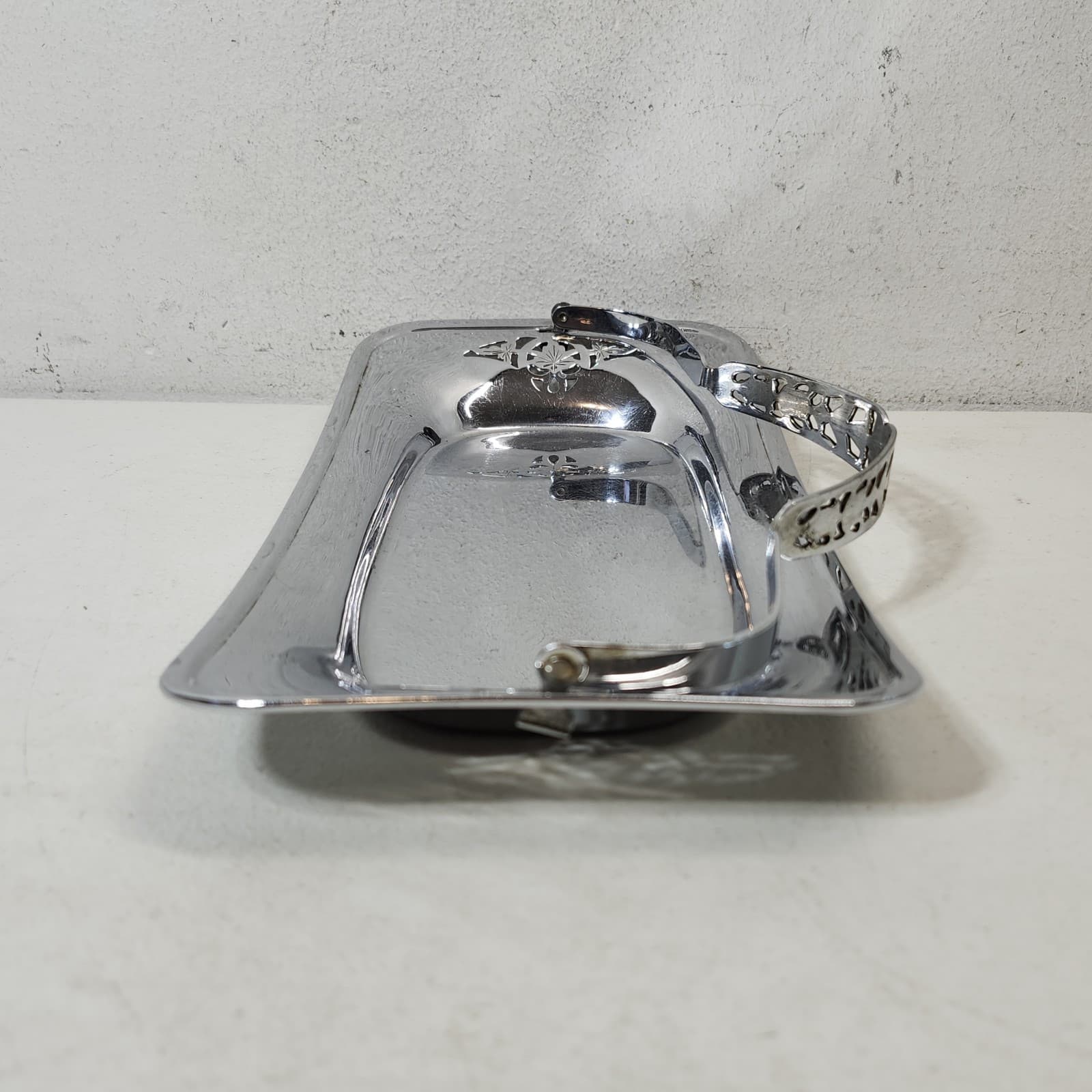 Farberware Art Deco Metal Bread Tray with Folding Handle 12.25" - Thumbnail 4