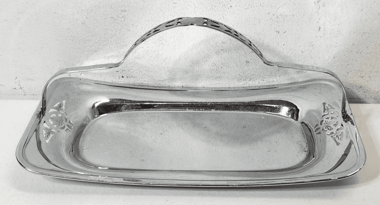 Farberware Art Deco Metal Bread Tray with Folding Handle 12.25" - Thumbnail 2