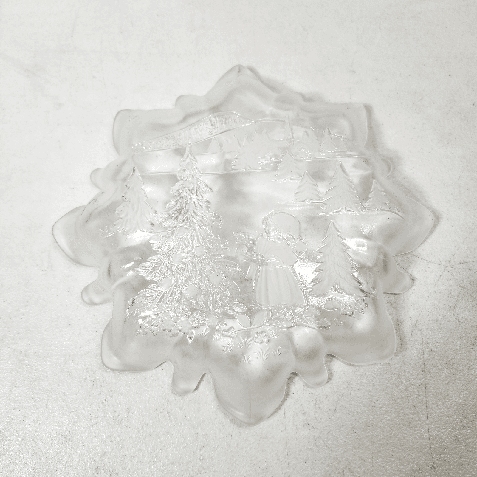 Mikasa Candy Dish Cookie Display Plate Fluted Edge Christmas Story Etched Glass - Thumbnail 6