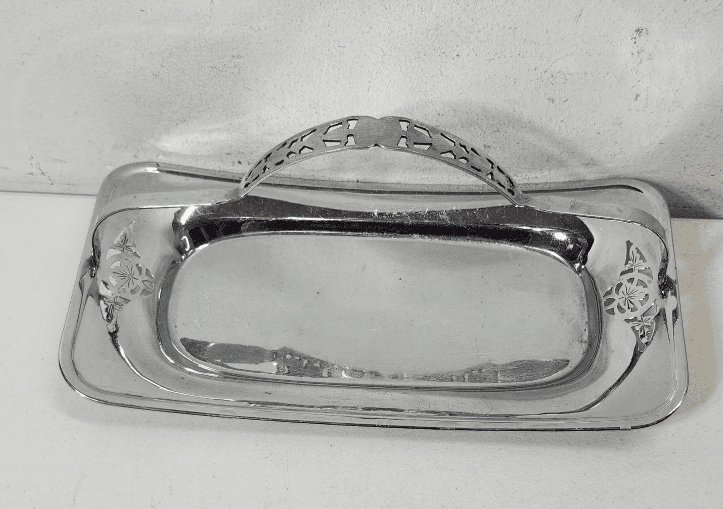 Farberware Art Deco Metal Bread Tray with Folding Handle 12.25" - Thumbnail 3