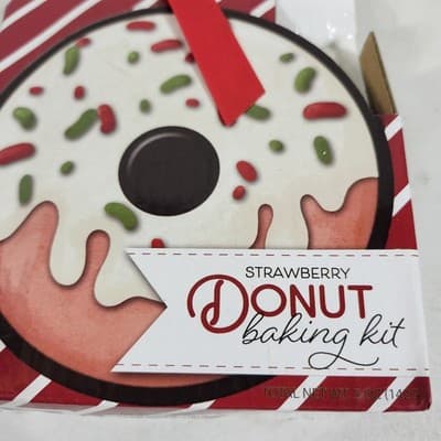 Donut Cast Iron Skillet Gift Set NEW Strawberry Donut Mix & Icing - Thumbnail 2
