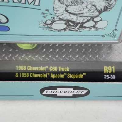 M2 Machines Callahan Chicken Farm 1968 Chevrolet C60 & 1958 Apache Stepside R91 - Thumbnail 6