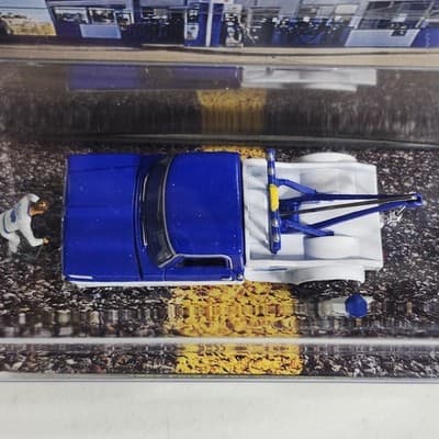 2026 M2 Machines Diorama 1967 Ford F-100 Tow Truck R19 Blue Moon Towing NEW - Thumbnail 5