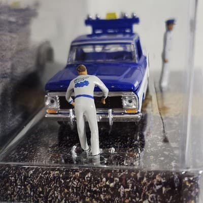 2026 M2 Machines Diorama 1967 Ford F-100 Tow Truck R19 Blue Moon Towing NEW - Thumbnail 4