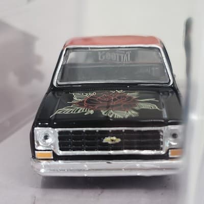 M2 Machines 1976 Chevrolet Scottsdale Chevy Sport GM Tattoo Art Diorama NEW - Thumbnail 4