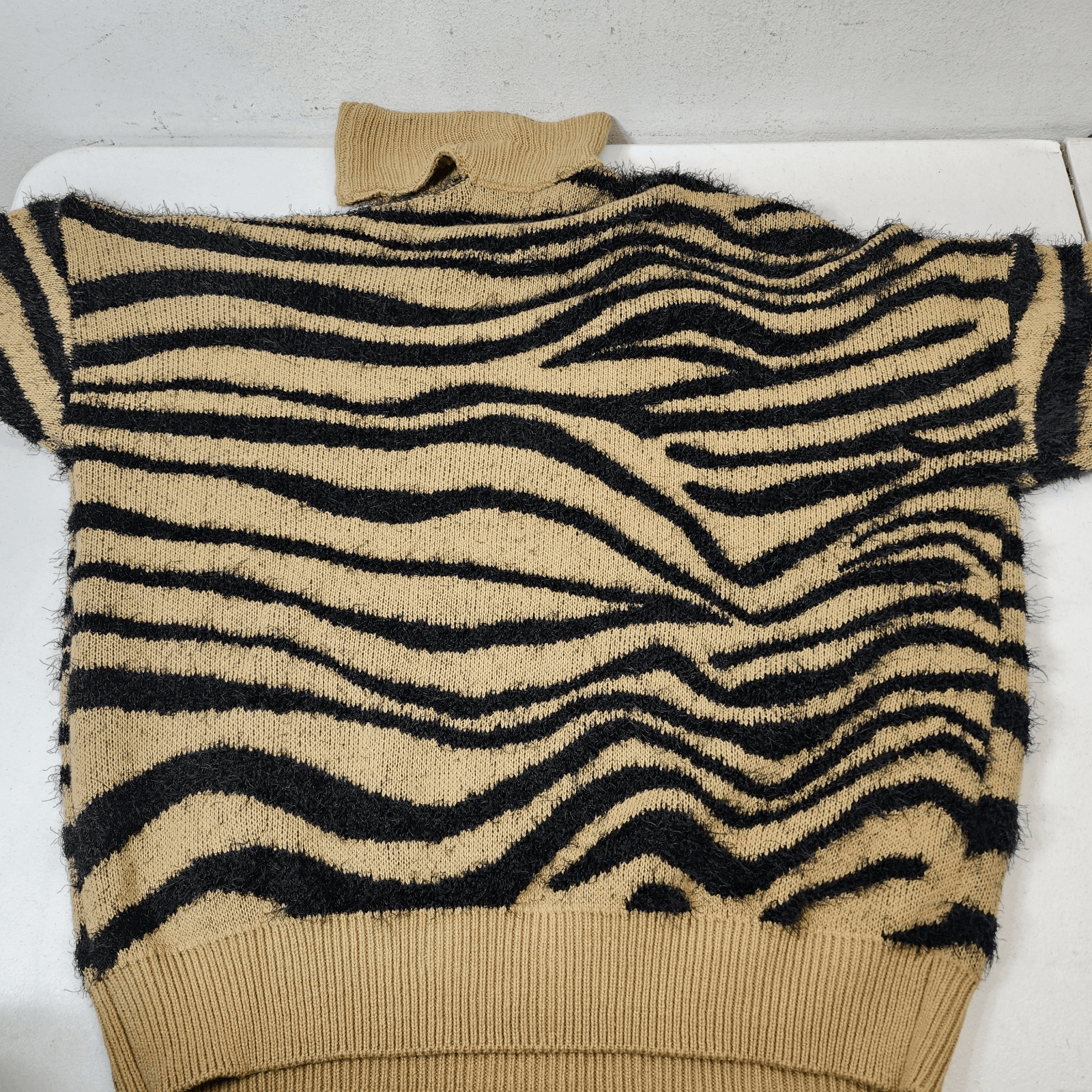 Venus Women's M Tiger Stripe Turtleneck Cold Shoulder Sweater Stretch - Thumbnail 5
