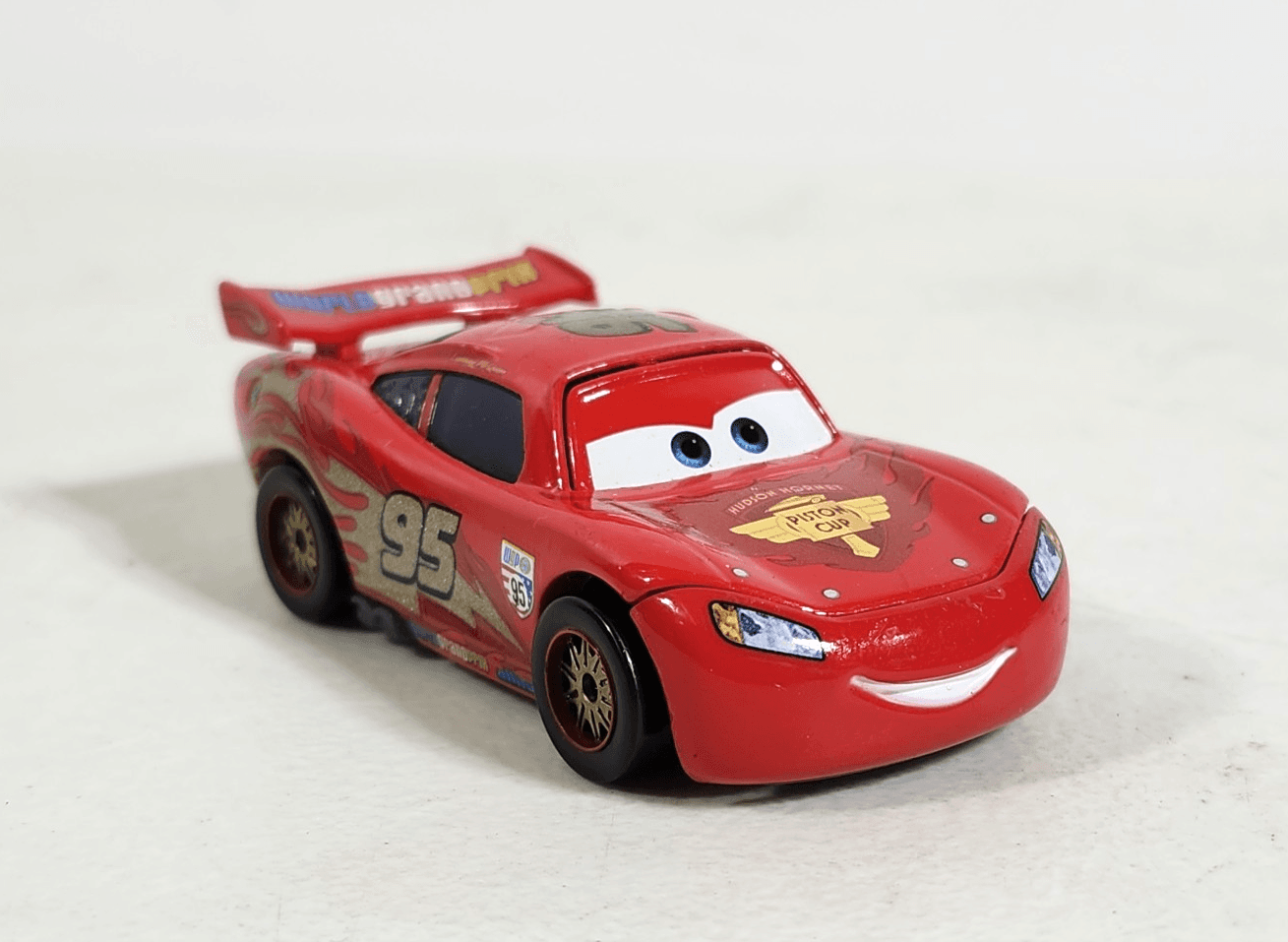 Disney Pixar Cars Lightning McQueen Diecast Car 95 Piston Cup World Grand Prix - Thumbnail 8
