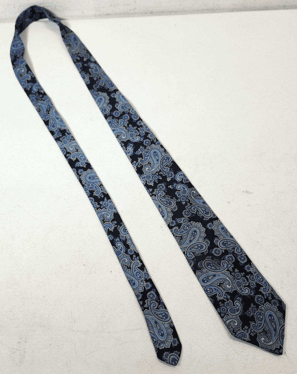 Geoffrey Beene Mens Paisley Blue Silk Tie 59” X 3.25” - Thumbnail 5