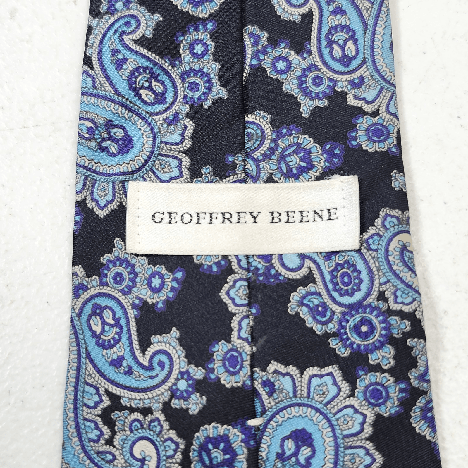 Geoffrey Beene Mens Paisley Blue Silk Tie 59” X 3.25” - Thumbnail 3