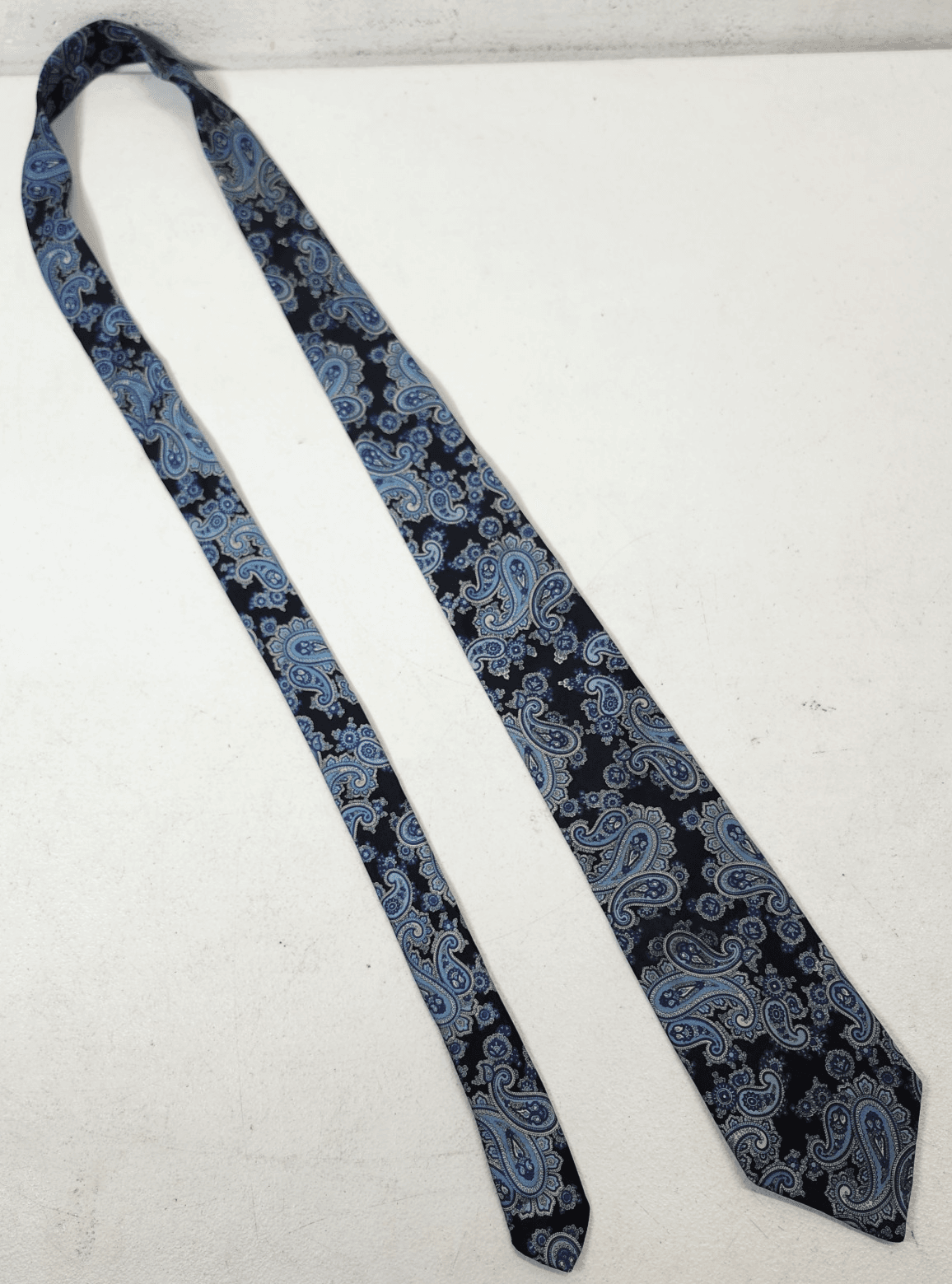 Geoffrey Beene Mens Paisley Blue Silk Tie 59” X 3.25” - Thumbnail 6