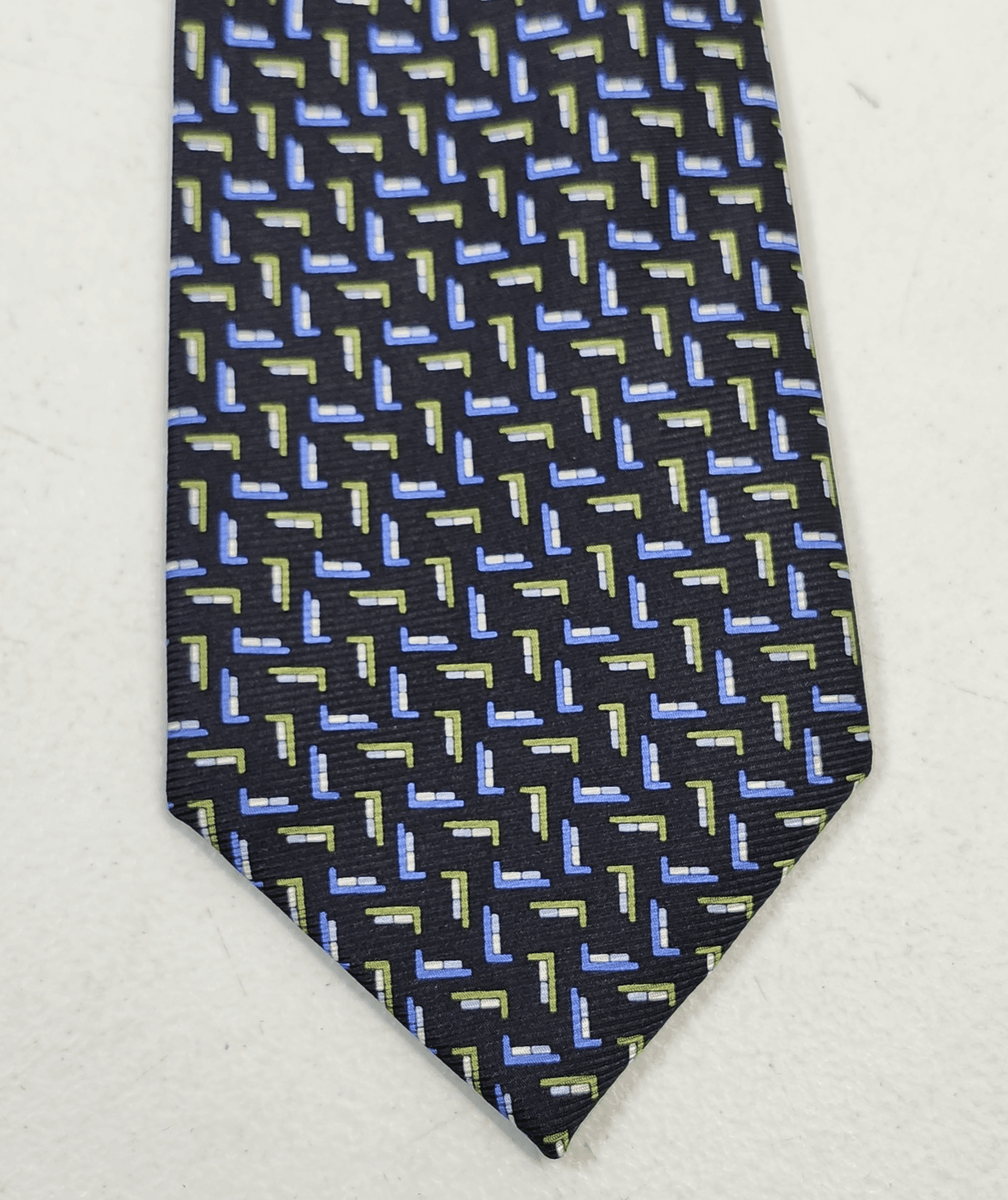 Van Heusen 100% Silk Men's Tie Black Blue Green 60" X 3.75"