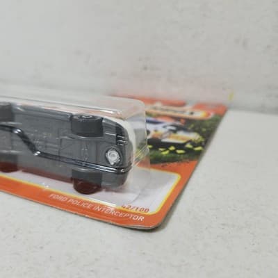 Matchbox 2010 Ford Police Interceptor White Car 1/64 Toy MBX Hazmat NEW - Thumbnail 5