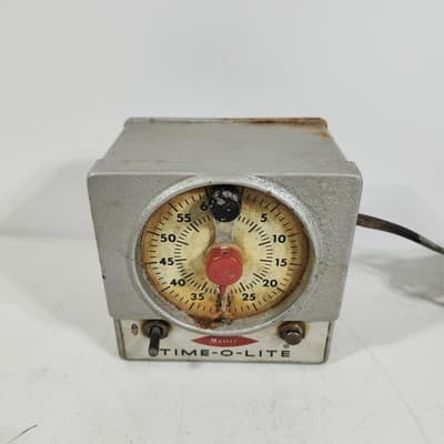 Master TIME-O-LITE Timer Model M-72 Darkroom Face Glows - Thumbnail 3