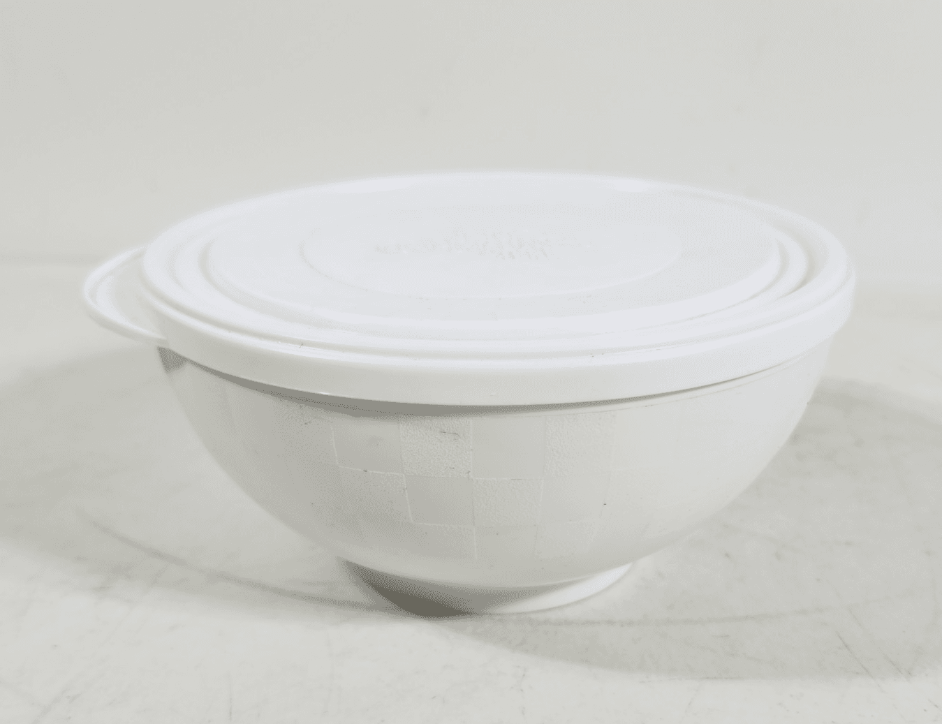 Pampered Chef #2788 Chillzanne White 3 Cup 6” Bowl with Lid - Thumbnail 3