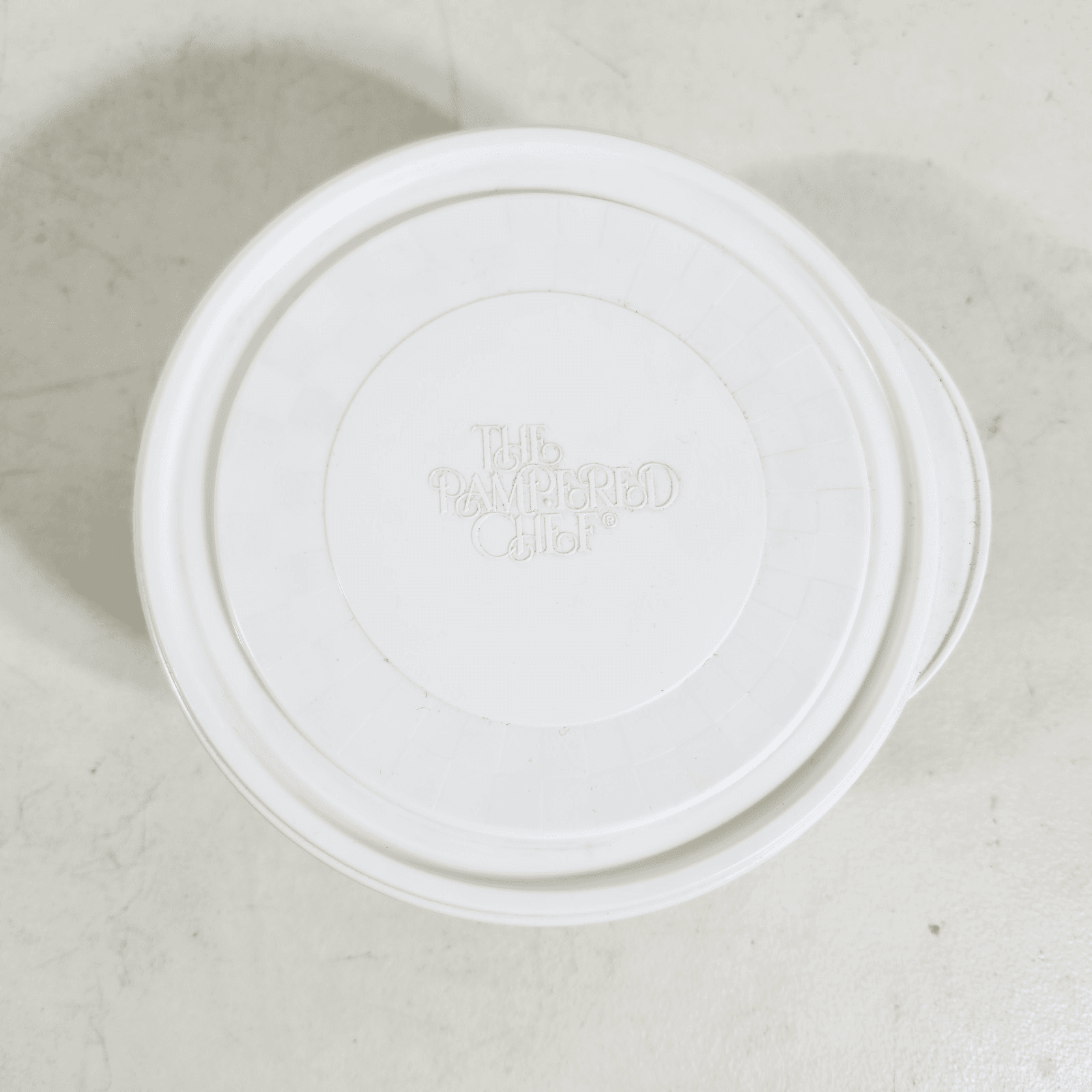 Pampered Chef #2788 Chillzanne White 3 Cup 6” Bowl with Lid - Thumbnail 4