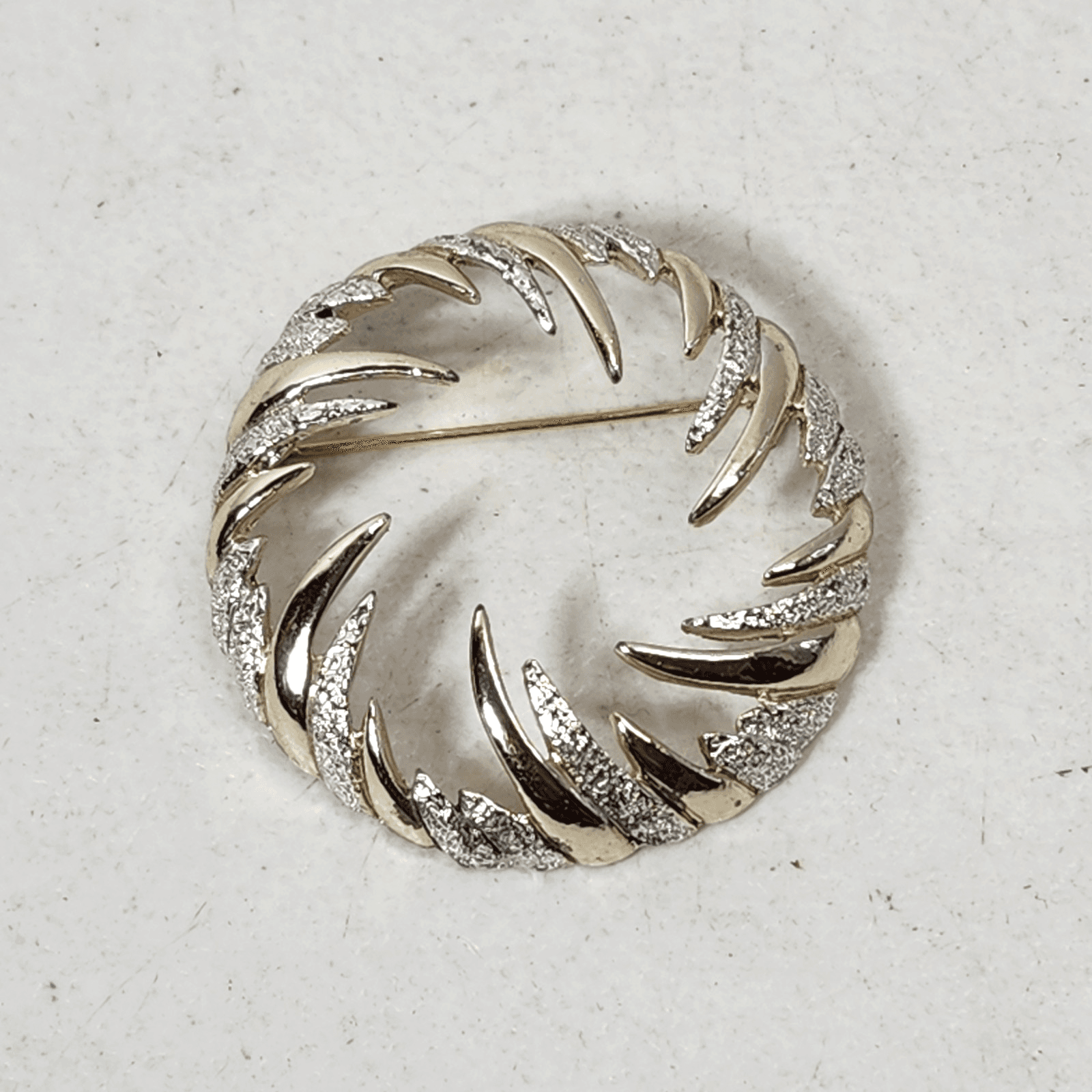 Sarah Coventry Circular Brooch - Thumbnail 2