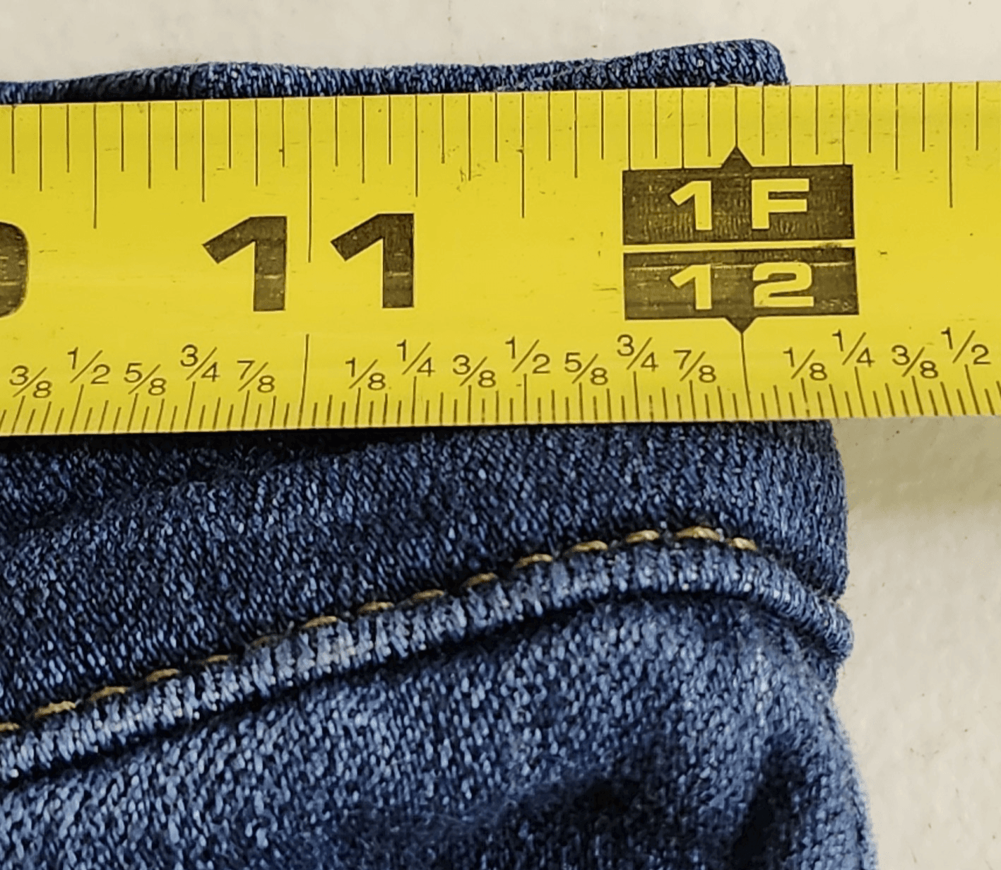 Levi's 724 Jeans Women's 25x30 Blue Medium Wash Straight High Rise Denim - Thumbnail 2