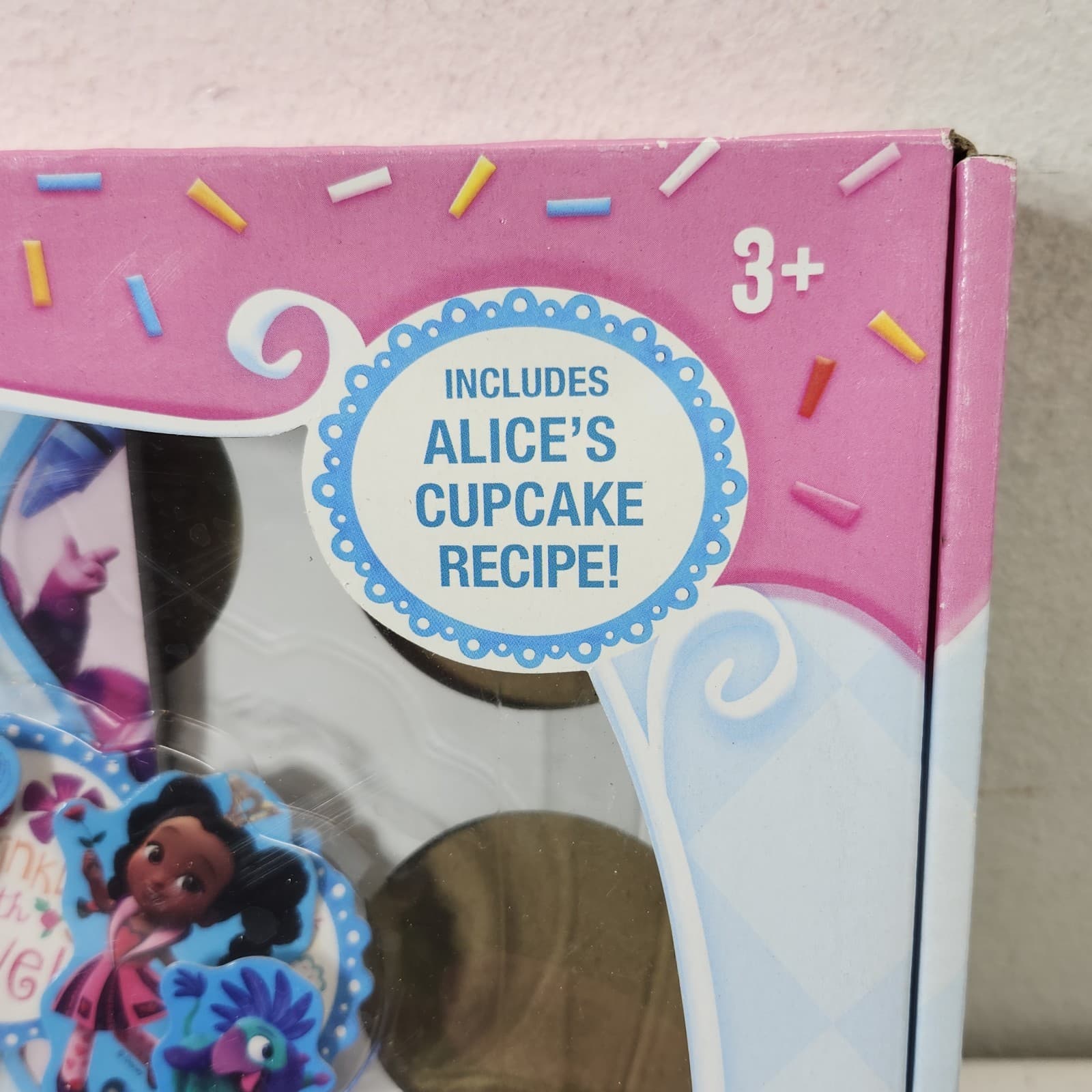 Disney Alice's Wonderland Bakery 28 Piece Cupcake Kit w/ Cupcake Recipe - Thumbnail 4